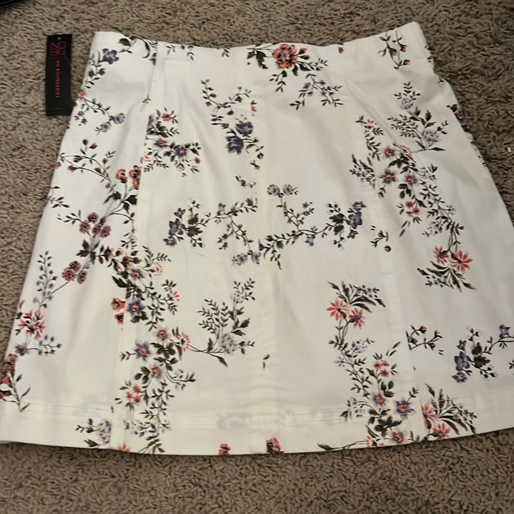 No boundaries XS white floral skirt